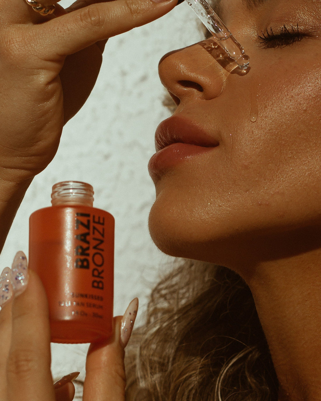 How to Use Facial Tanning Drops for a Natural, Sun-Kissed Glow